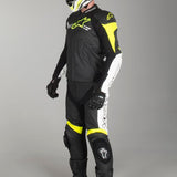 TRAJE 2 PIEZAS DE PIEL CHALLENGER V2 NGO/BCO/AMA