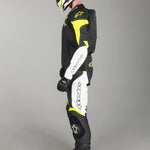 TRAJE 2 PIEZAS DE PIEL CHALLENGER V2 NGO/BCO/AMA