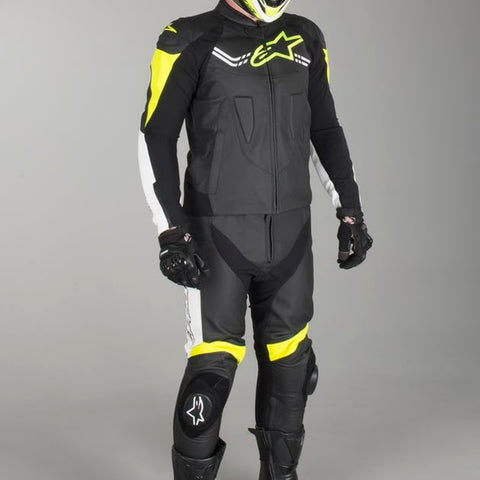 TRAJE 2 PIEZAS DE PIEL CHALLENGER V2 NGO/BCO/AMA